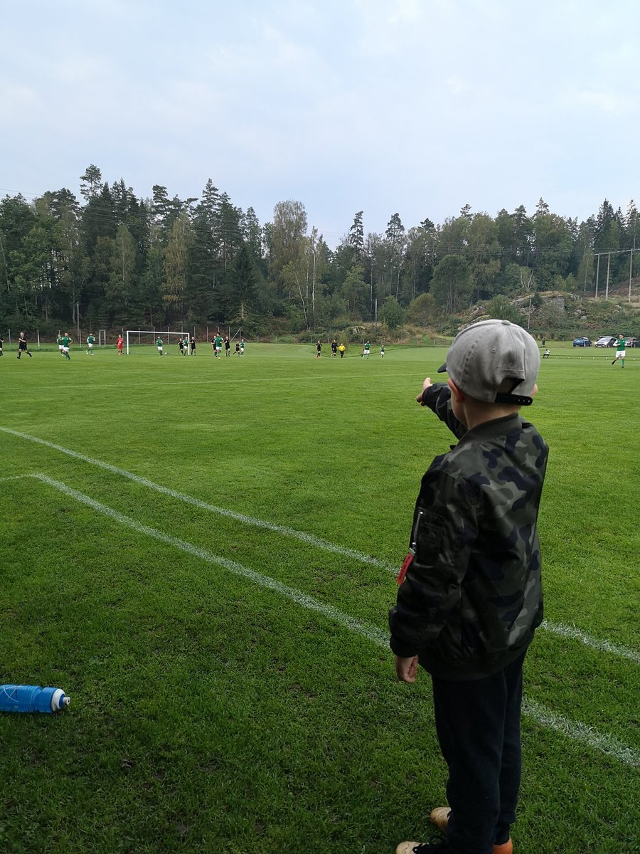 B-lagets nya coach. Lucas 6år styr skutan from nu! #nyakinnahult #kinnahultkörförfullt #långhylsa