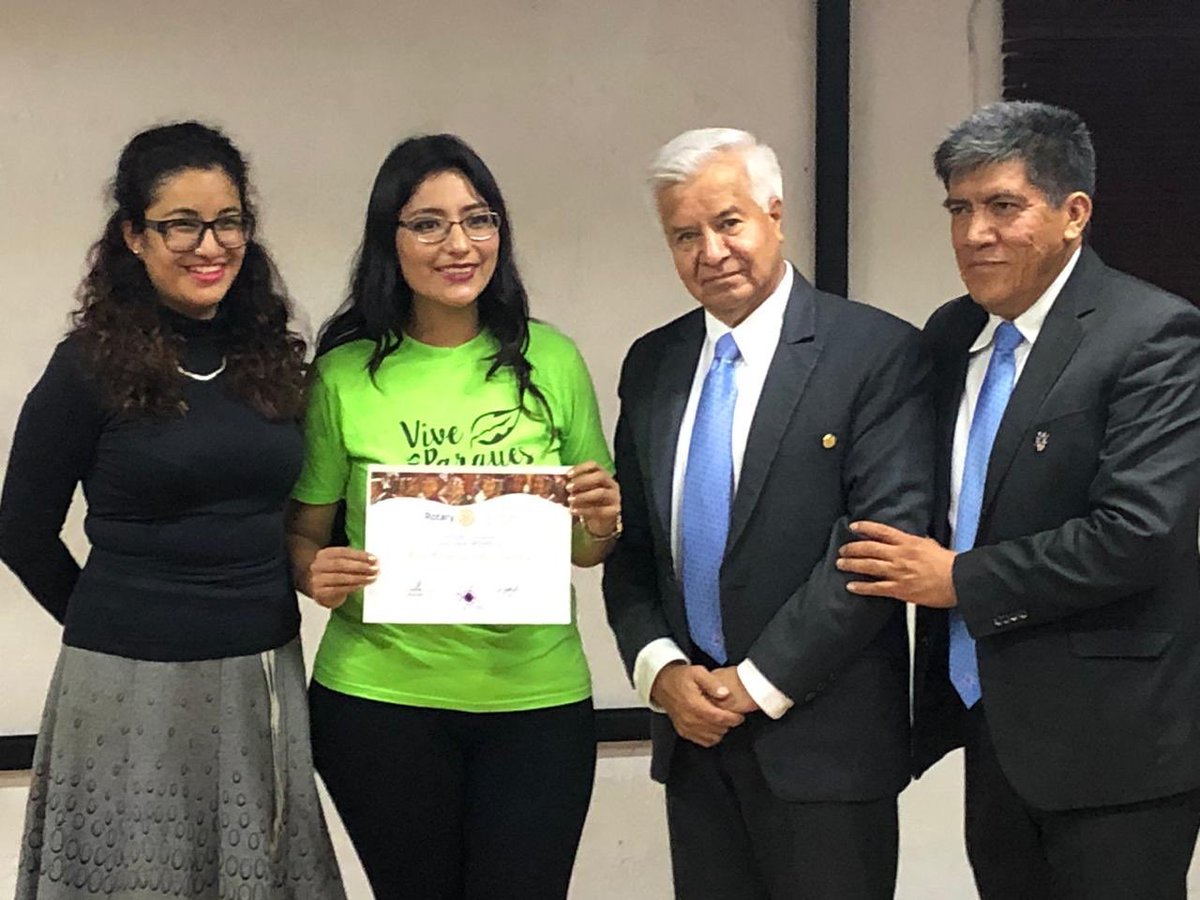 Claus_MP's tweet photo. Excelente sesión Rotaria con una plática sobre concientización ambiental y nuestra huella en el planeta.
Muchas gracias a mi club por la sorpresa del festejo!!! #Rotary #RotaryConectaAlMundo https://t.co/GUZzExitR1