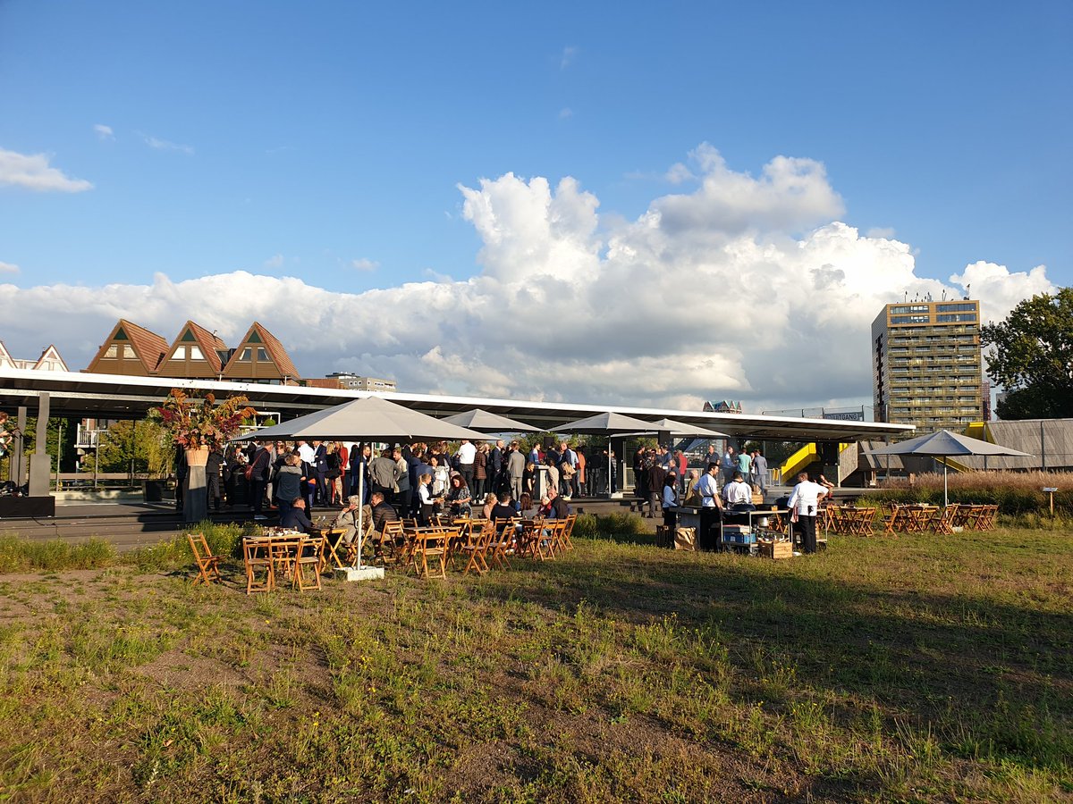 Kennismaking met de @Dudokgroep vandaag in 't #Luchtpark. De nieuwe eigenaar en de ontwikkelaar van de #Hofbogen ... 't voormalige treinviaduct in #Rotterdam Noord.