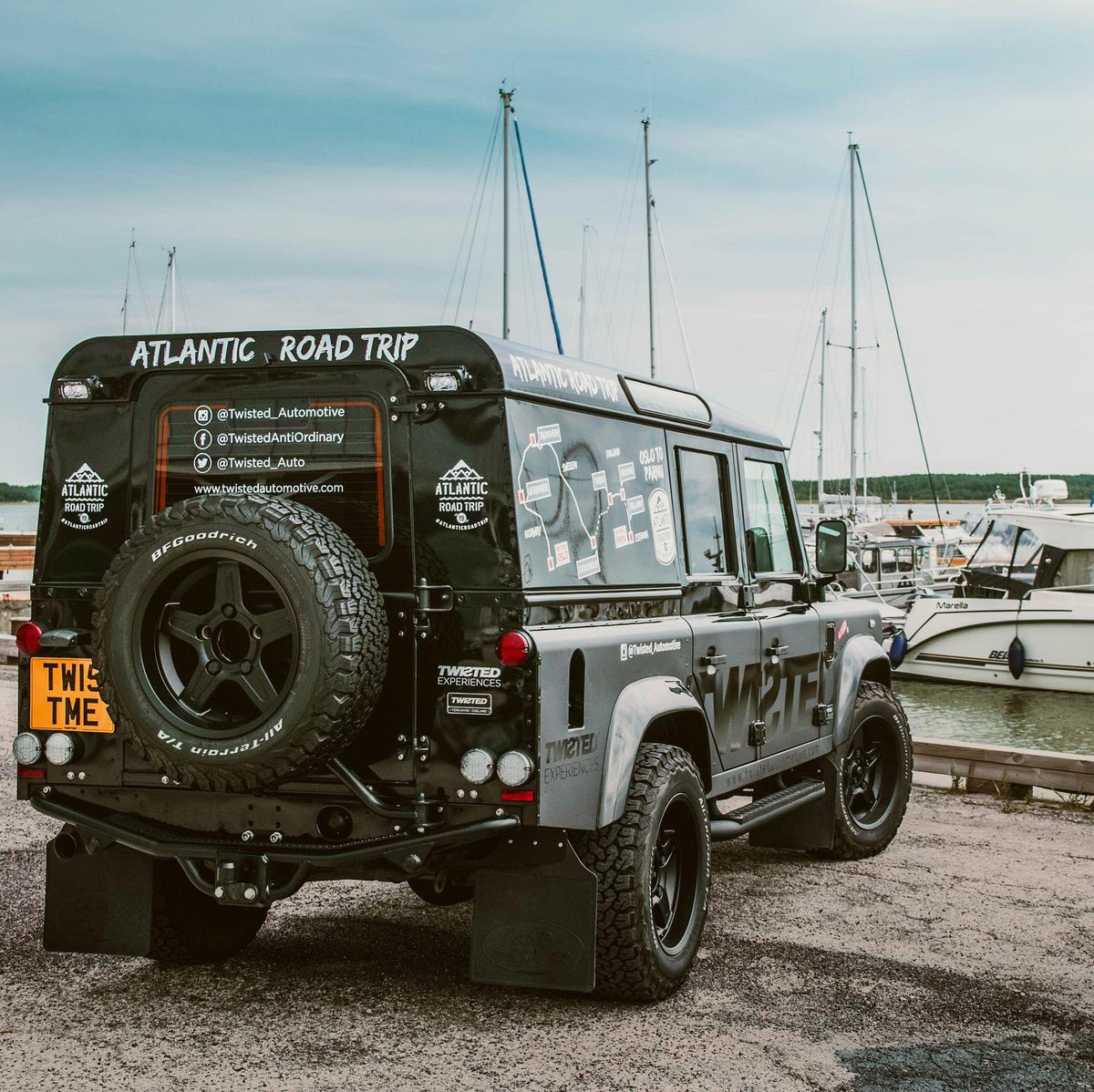 We welcomed back the epic <a href="/Twisted_Auto/">Twisted Automotive</a> defender this year 📸🙌🏻 wrapped in full #ART19 style, perfect for a cheeky off-road mountain trip! 😎💪🏻 #landroverdefender #landrover #twistedautomotive #oslo #roadrally #atlanticroadtrip #norway