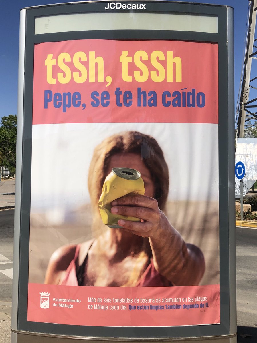 inmassoni's tweet photo. Una llamada de atención a los que ensucian las calles, las playas, los parques y cualquier sitio de Málaga. Vergüenza me daría a mi que me llamaran la atención por tirar algo al suelo!!! #recicla #alabasura #cuidatuciudad #nolotires #planetalimpio https://t.co/tgartmE86N