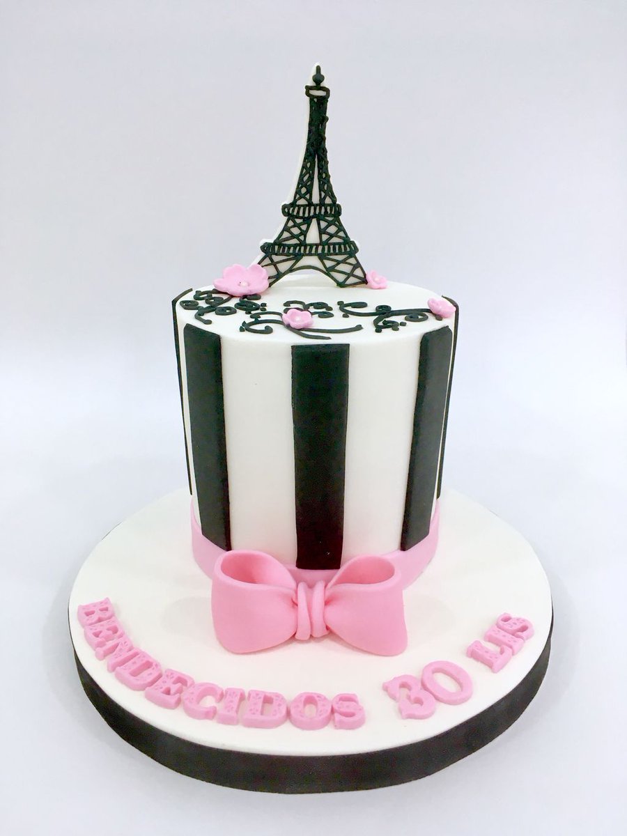 DulceyCacao's tweet photo. Cake para celebrar los 30 de Lis! #dulceycacao #postrespanama #postrespty #pariscake #cakeparis https://t.co/bclhF1KoLN