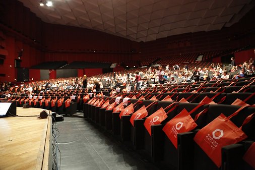 #clubpreventionsante ça commence maintenant à <a href="/Strasevents/">Strasbourg Events</a>. Bienvenue à la conférence #BienEtreAuTravail animée par Michel Cymes! Vous êtes plus de 1800 ce soir!!! <a href="/hmutuelle/">Harmonie Mutuelle</a>