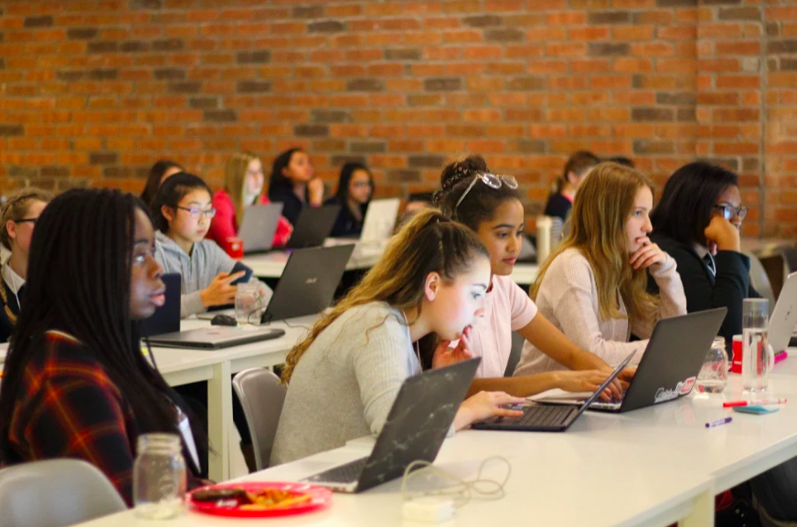 learningcode's tweet photo. We hope for a future where all Canadians can contribute, participate, create, and consume without discriminatory obstacles. Learn more about how you can challenge the status quo to create more equity in your community at our workshops: #clccode4change https://t.co/F4po4esiOv https://t.co/sUShE7PWvy