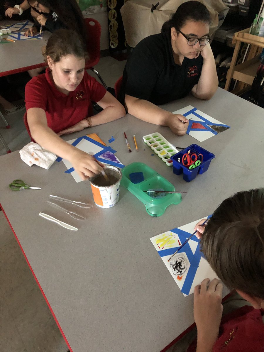 JohnsoncarART40's tweet image. Studio day for painting techniques. MS Ss experimented and practiced painting techniques such as wash, blending, stippling, and of course splattering. @LLTAcademy #lltelectives #BecauseOfArtsEd #artsed #lltacademy15thyear