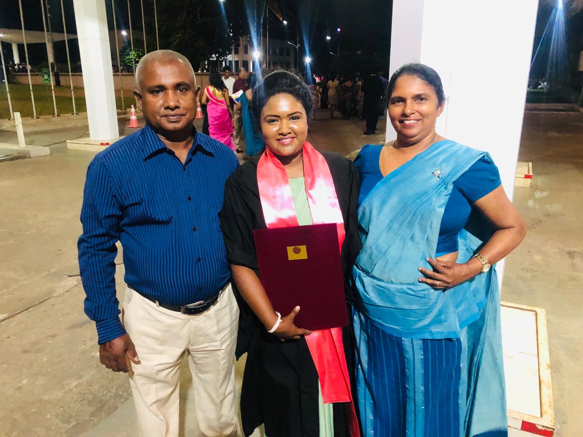 lookeyaaa's tweet photo. Finally graduated ♥️ #45thConvocation #BachelorOfScience https://t.co/Pu2eGdyV0p