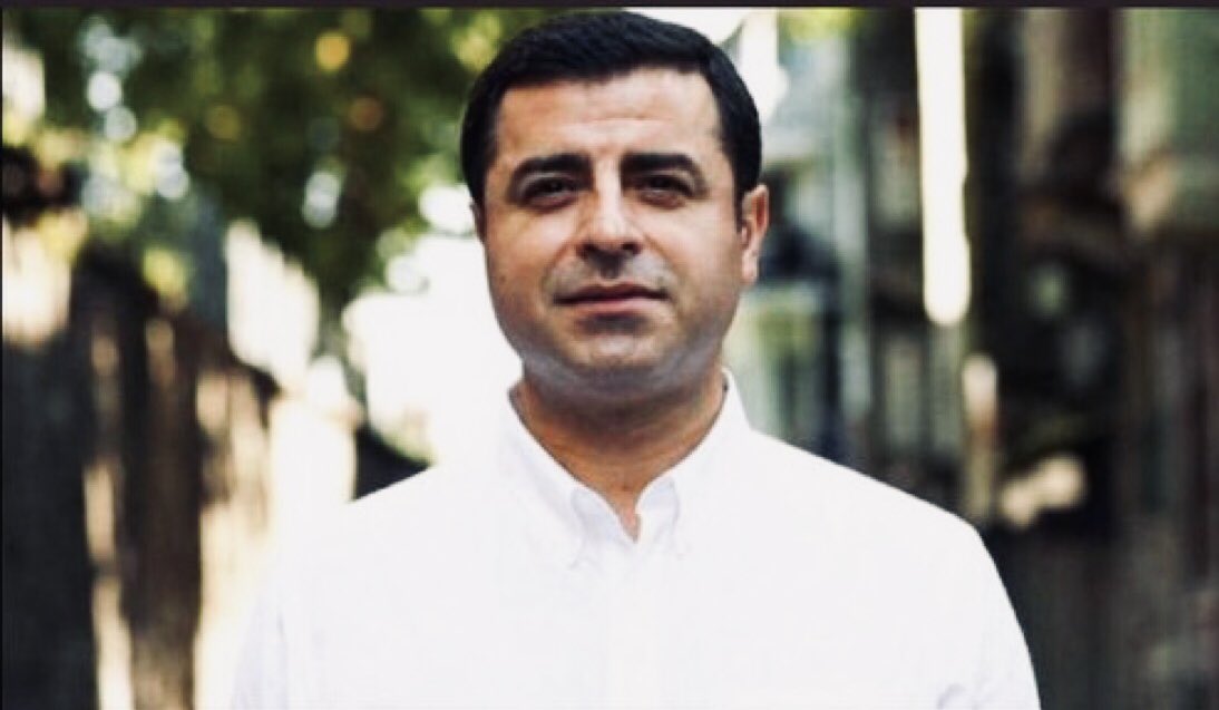 Sevgili dostumuz Demirtaş’ın tahliye kararına yapılan savcılık itirazı reddedilmiş. Bu durumda serbest kalmasına, ciddi bir gerekçe kalmadı sanırım. Ülkeye nefes aldıracak gelişmelere ihtiyaç var. Bunun ilk adımı olarak sayın #Demirtaş’ın tahliyesi gerçekleşsin istiyor insan