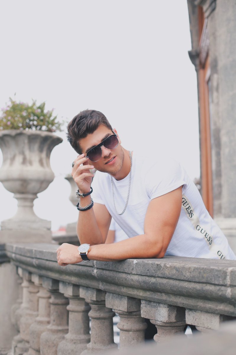 javierponce07's tweet photo. Be happy for this moment. This moment is your life. 
#destinationguess #loveguess #guessfamily #guesswatches #castillodechapultepec #cdmx #mexicocity #actorlife https://t.co/0dlHsg4jm0