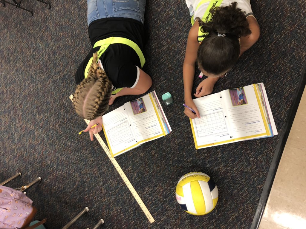 MissIsselhardt's tweet photo. How do you perform a controlled experiment? Learning how to apply the steps of the scientific method! #celebratelps https://t.co/gYu2NptebG