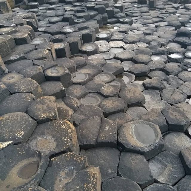 This is a naff patio...but a superb example of nature's engineering! #giantscausewayireland ift.tt/31eklGq