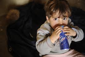 UConnRuddCenter's tweet photo. A2: By one estimate, kids and teens get about 17% of their calories from added sugars, and about half of those calories come from drinks. In addition, sweetened beverages account for at least ⅕ of the weight gained between 1977 and 2007 among people in the U.S. #SaludTues https://t.co/8BYgDE2xDP