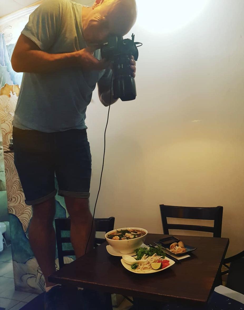 Moc_Kitchen's tweet photo. Sometimes it takes a pro to get the image right #foodphotography #foodphoto #mickitchencharingcross # vietnamesefood #embankment #londonfood #londondining #charingcrossstation #dinnerideas https://t.co/PlmPSStSjx