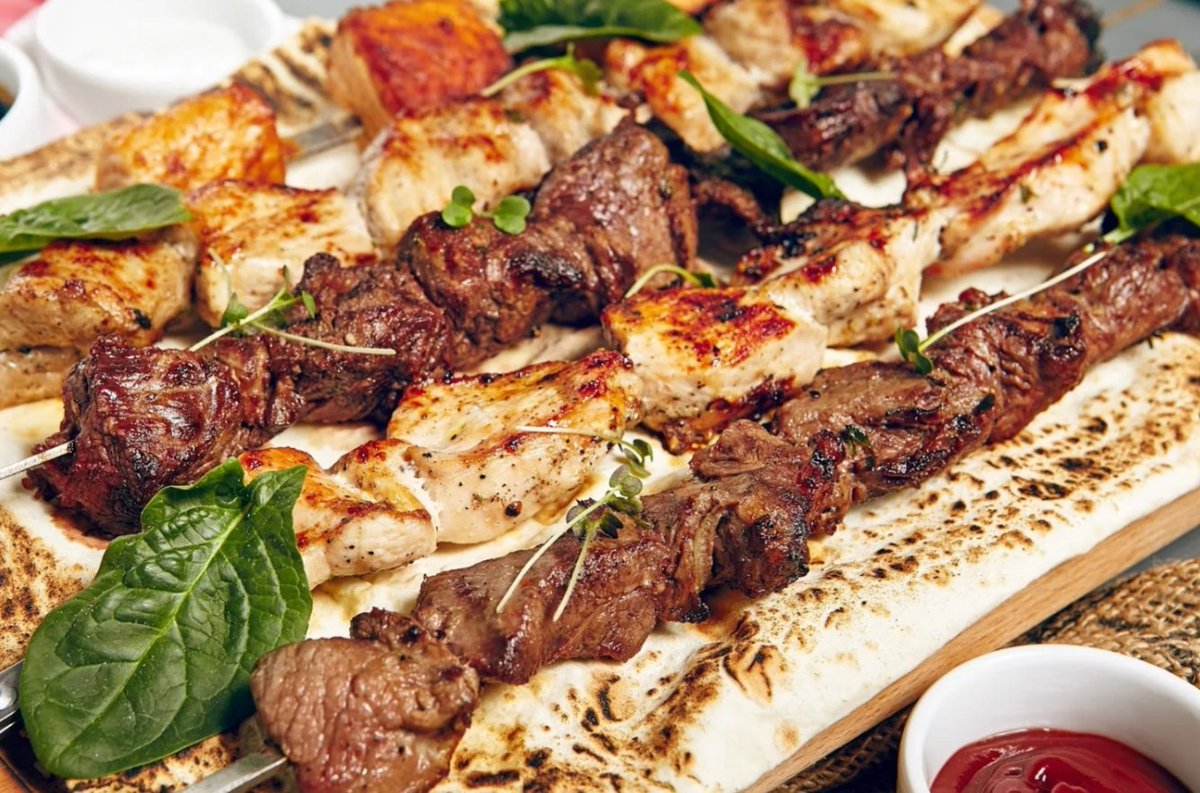 ZaadTO's tweet photo. Chicken or beef? #TastyTuesday 🤤 https://t.co/Xxq1i189WE
