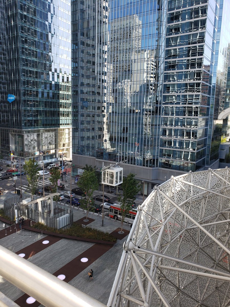 pete_ratto's tweet image. Had some time between meetings this AM.  So, went over to Salesforce Transit Center to ride the gondola up to the High Line-esc park. #transitweek2019