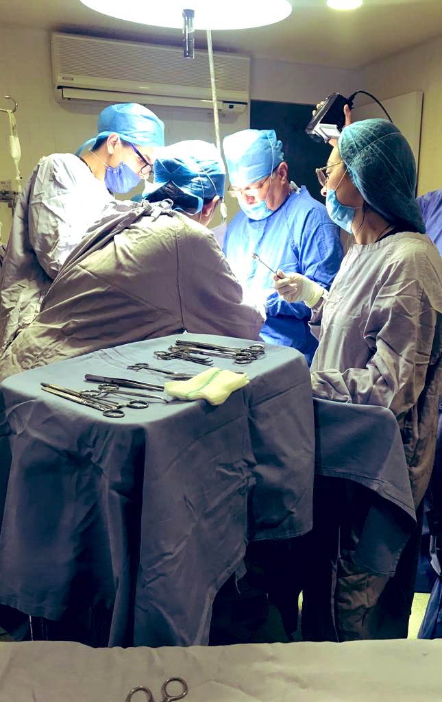 DrSanchezNunez's tweet photo. UroLive Transmission Testicular Prosthesis 🇲🇽 @UrologiaHGM @urosasnava @CHRISTIAN18_08 @mimalavi @madero22 @urojorch @AlejandraCabr01 @rayvan005 @DrEdsonDRodrig1 @MucientesA @AdrianUrology https://t.co/nS77Hnm0Kt