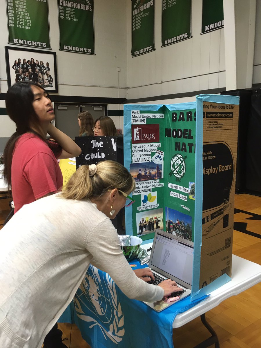 BarstowModelUN's tweet photo. It was great to see so many familiar and new faces at the 2019-2020 Barstow Club Fair!! 

#clubfair #activities #modelun https://t.co/hAja1q8ko6