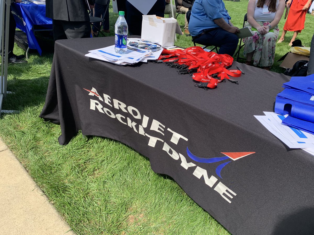 PurdueAeroAstro's tweet photo. So. Many. Booths. @LifeAtPurdue #IndustrialRoundtable https://t.co/uo9dsgyjwN
