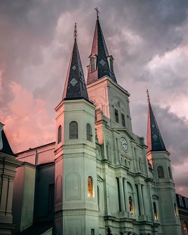aczietlow's tweet photo. St Louis cathedral in New Orleans originally built in 1718. 
#cathedral #neoGothic #frenchQuarter #nola #photography #architecture #architecturePhotography #catholic https://t.co/zXrIG2iq19 https://t.co/4CCULXhEhA