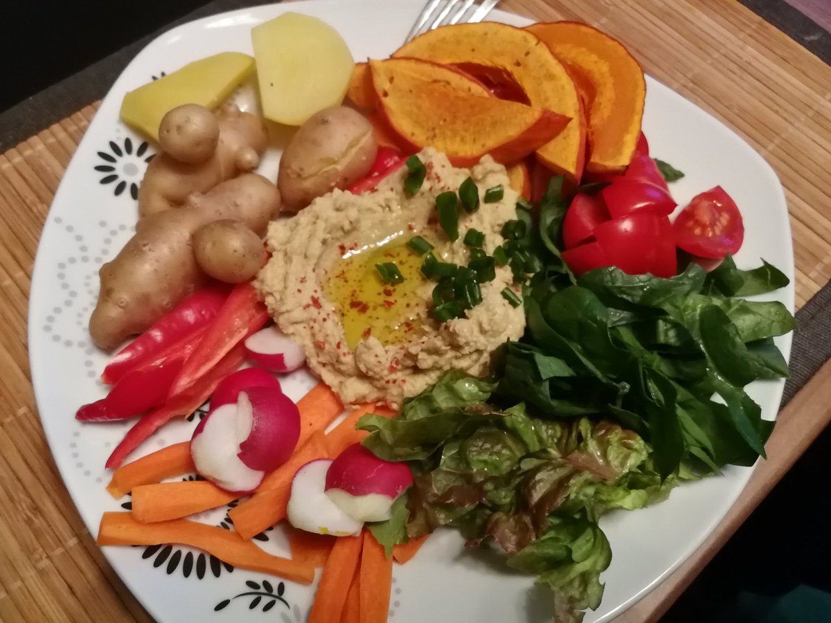 feechen's tweet photo. Thanks lovely garden #selfgardening #selfsuficiency #healthyfood https://t.co/fWJskdpamJ
