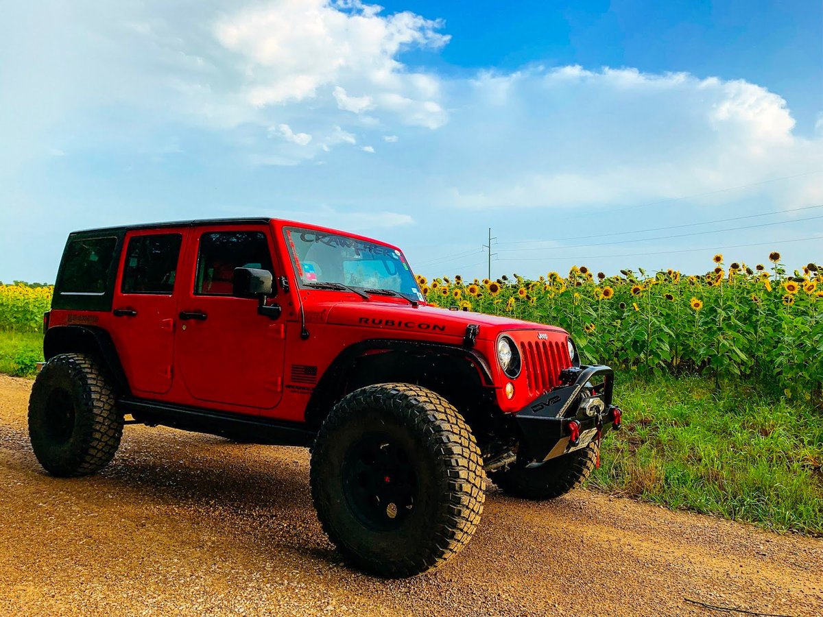 I can't wait to get my <a href="/crawlher/">Crawlher</a> SOTM box! Sunflowers are my favorite and I am obsessed with this shirt. 

crawlhers.com/collections/bo…