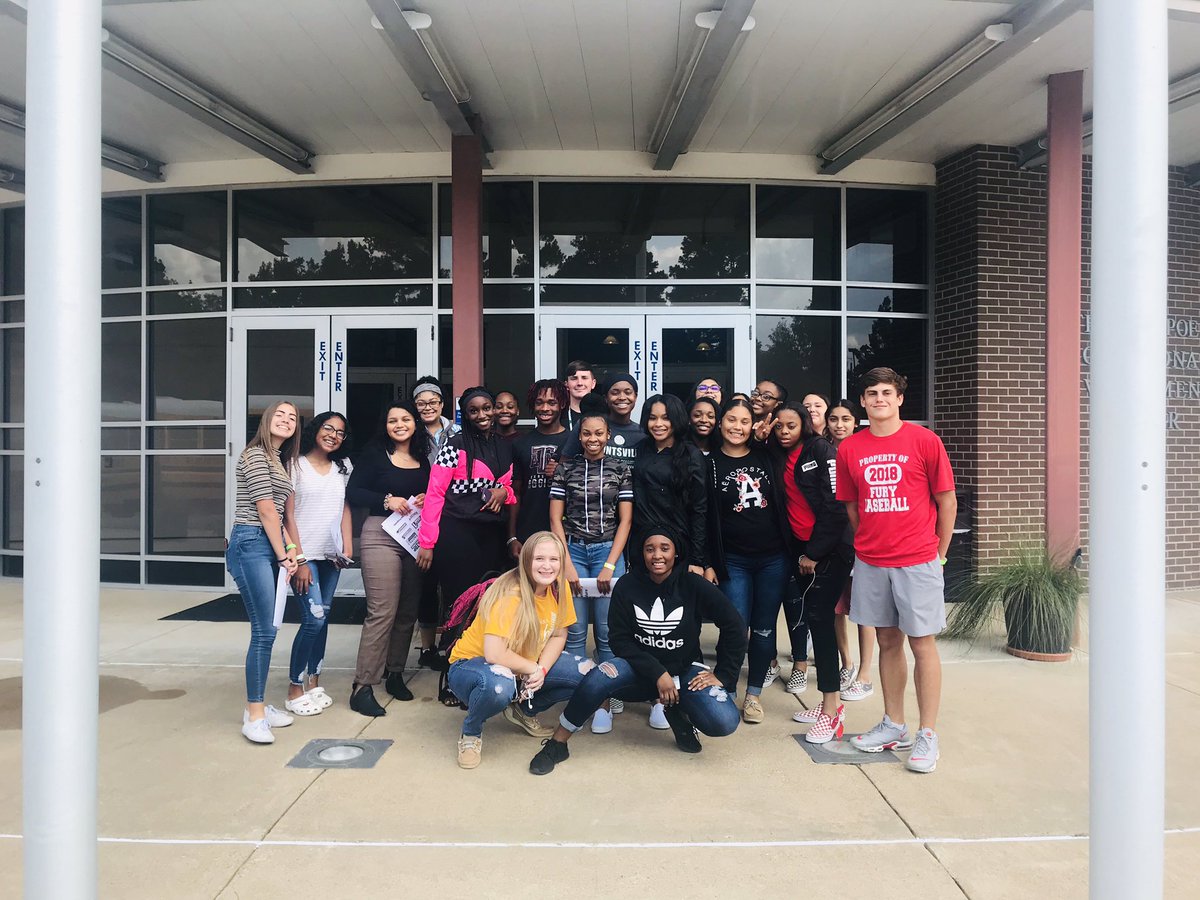 acasonsclass's tweet photo. FCCLA members who attended Fall Leadership this morning!! So proud of them and how much they learned!! #mrscasonsclass #diamondchapter https://t.co/LE8iqmzpJd