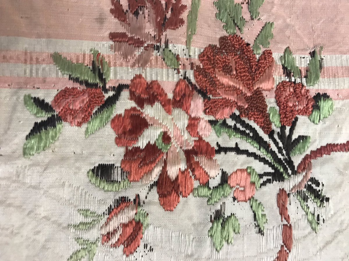 SilkDamask's tweet photo. #textiletuesday: #bright #bouquet detail from #French #brocaded #silk #dress #fragment c. 1760s+ #studycollection https://t.co/4GJgGfxQrA