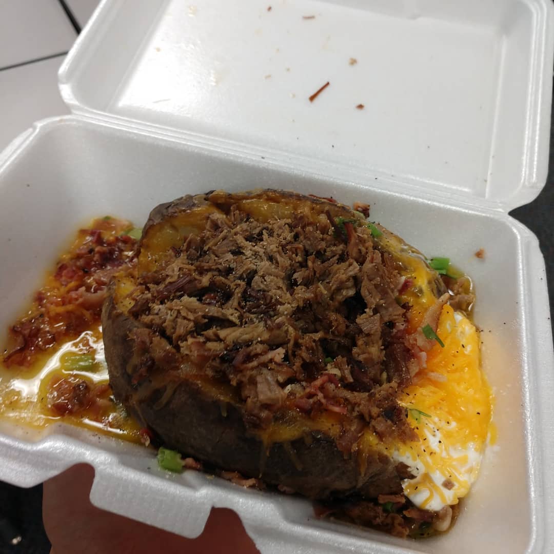 JillWebs's tweet photo. In a conversation yesterday with a student I learned that she works day High Wild and I told her how much I loved their baked potatoes in college. Today I have lunch! 🥔 😁 #howawesomeisthat #realtionshipsmatter #ksedchat https://t.co/q9mb7FXxDS