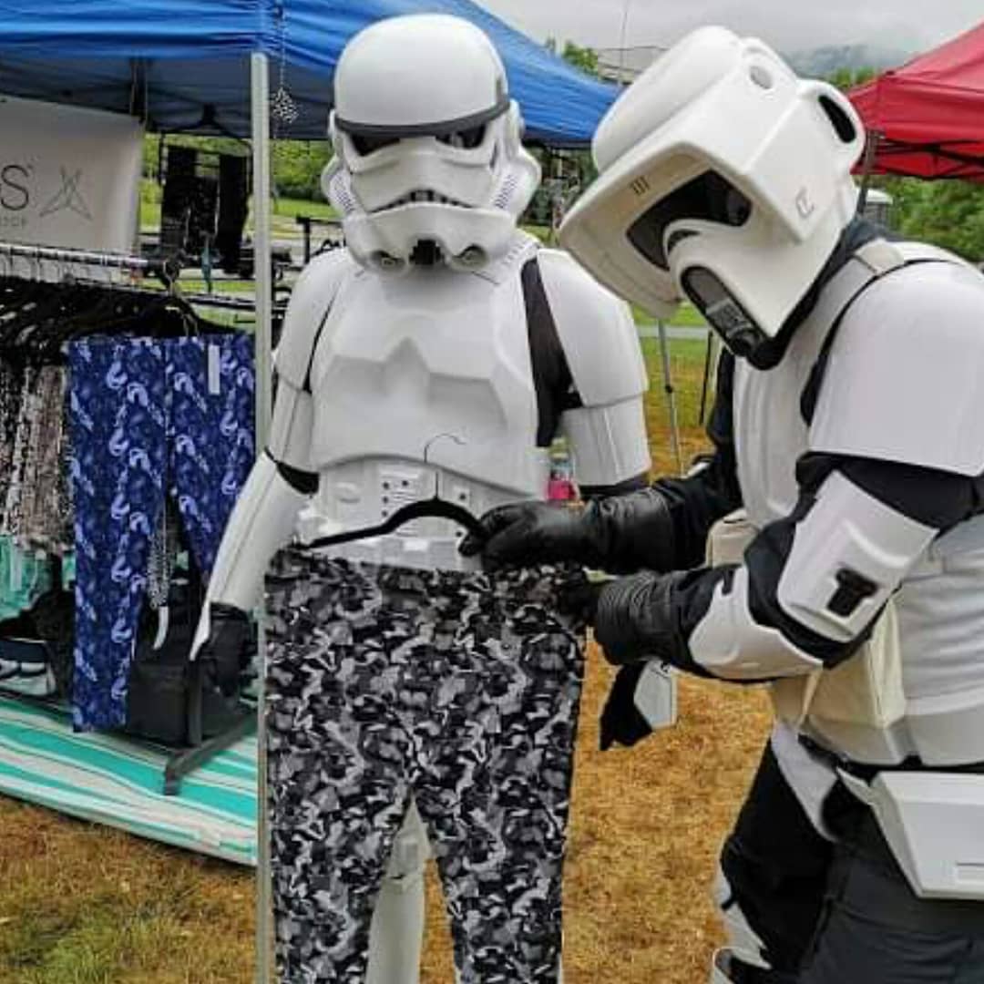 Had a great time at the #pawsforacause in Coquitlam to support the <a href="/BC_SPCA/">BC SPCA / BCSPCA</a> Thank you for all the donations. The little ewoks and wookies really appreciate it #badguysdoinggood
#badguysdoingwalkies