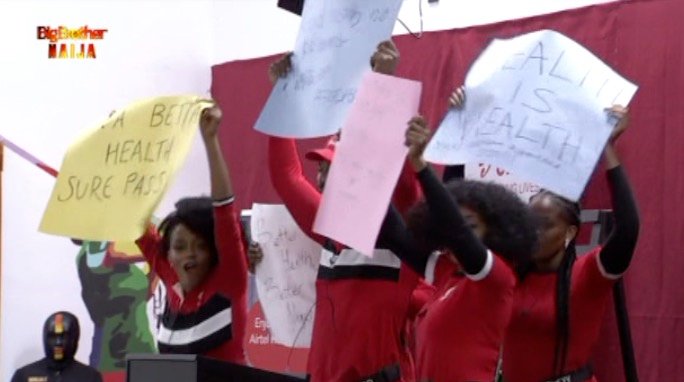 BBNaija's tweet photo. "We no go gree ooo, we no go gree..." Team White start their campaign in a protest style. Una gree with their style?

Brought to you by @AirtelNigeria
#BBNaija
https://t.co/vCQDdIDF7k https://t.co/Vd7YpNgerz