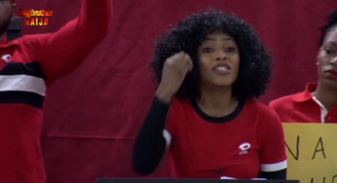 BBNaija's tweet photo. "We no go gree ooo, we no go gree..." Team White start their campaign in a protest style. Una gree with their style?

Brought to you by @AirtelNigeria
#BBNaija
https://t.co/vCQDdIDF7k https://t.co/Vd7YpNgerz