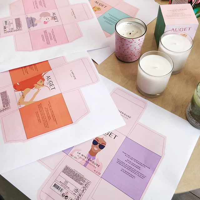 AugetParis's tweet photo. Phase de conception des étuis avec l'agence, choix des couleurs, rédaction des textes ! On sera prêt pour le lancement en octobre ! 🎉 #bougie #bougieparfumee #bougieaddict #bougielife #bougienaturelle #bougie https://t.co/GnMKjPUAlY