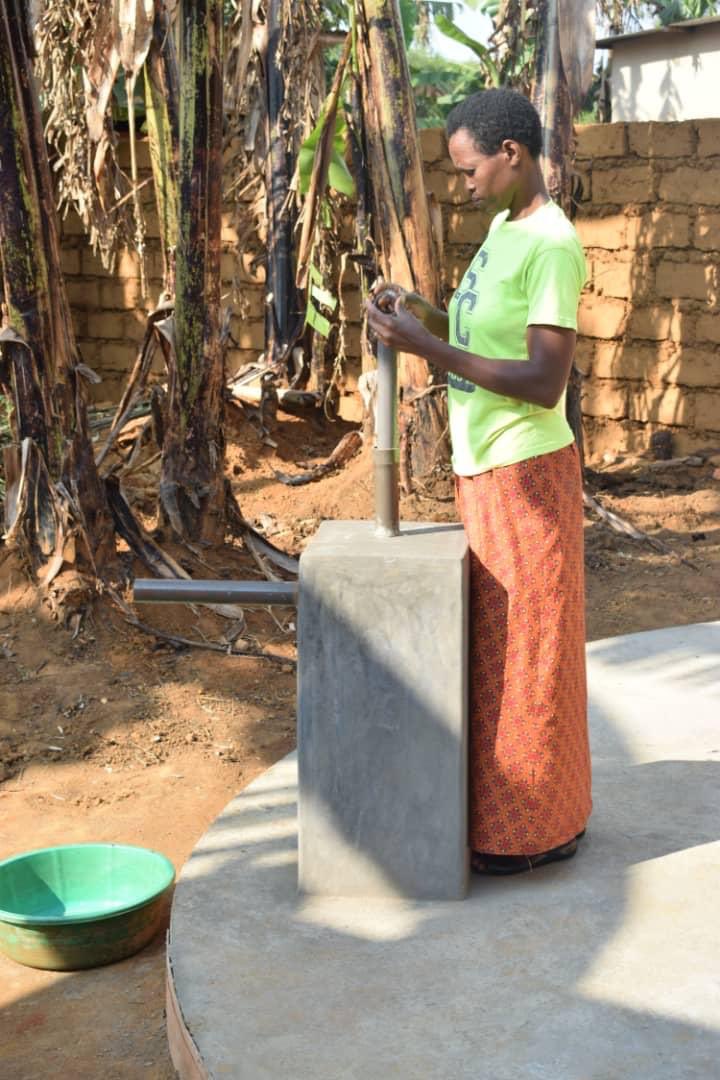 meshanzada's tweet photo. 2nd water well is done. Please check out ZamZam water, Only good things come out of it and it is absolutely our responsibility to help these people get access to fresh clean water inshAllah. Thank you to all who helped with this project. ❤️🕋☝️#Rwanda #WaterWellProject https://t.co/9vMQ5ntpVZ