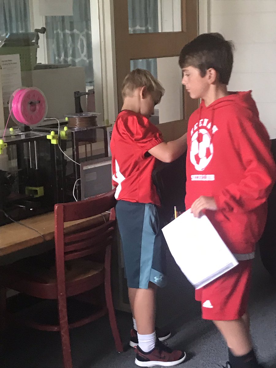 ItsJennMcMahon's tweet photo. Students are using their new Chromebooks to complete a scavenger hunt in their library! @NJSDHoraceMann @NeenahSchools #njsdlibraries https://t.co/k1VkBUDVdX