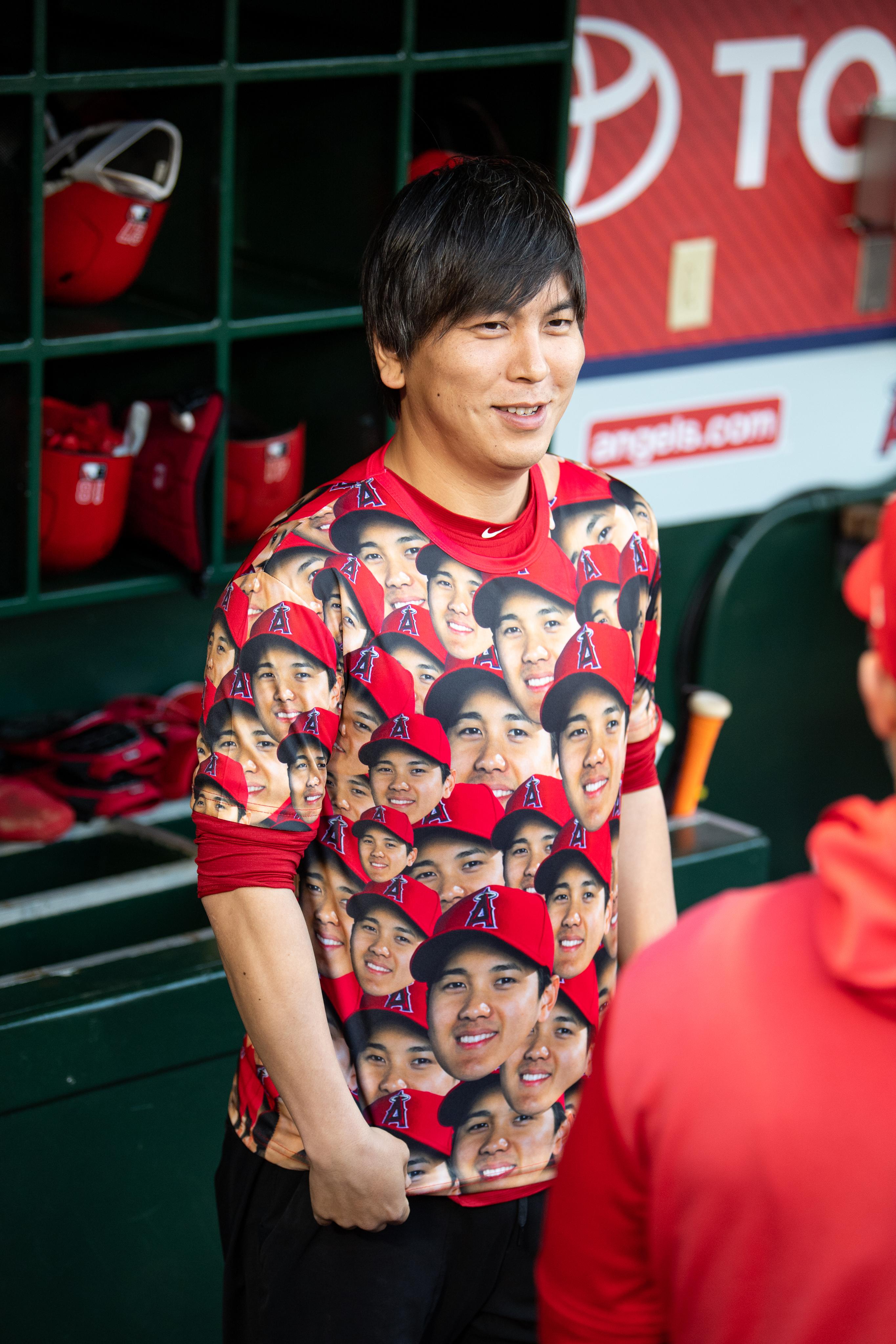 Microbe Græder rygte Los Angeles Angels on Twitter: "Let's 𝙛𝙖𝙘𝙚 it, this is the moment  fashion was born. The first 30,000 fans in attendance on Tuesday, September  24th will receive this Ippei-approved Ohtani Shirt, presented