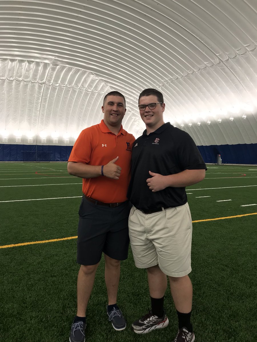 HolstonSlack64's tweet photo. After a great conversation with @Coach_DeWall I am excited to say that I have been  offered from @HobartFootball !! Thank you to @CoachGreenBart and staff for having trust in my abilities! #H20 #TheHobartWay https://t.co/EDWK2kp7DP