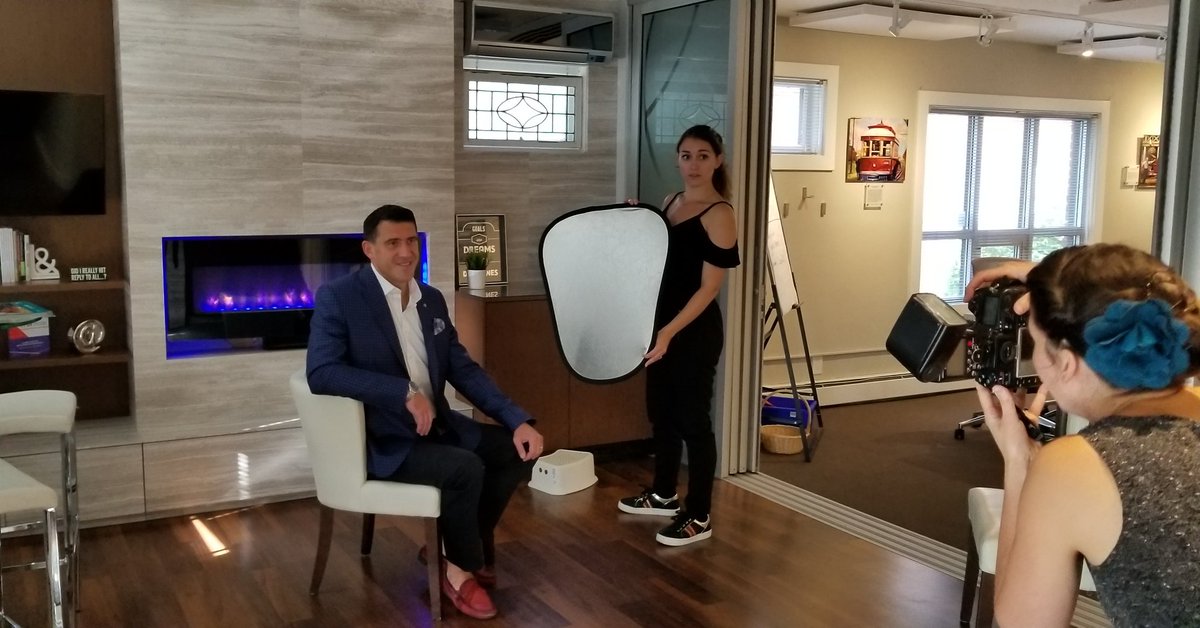 vibecentreto's tweet image. First ever head shot day at VIBE Centre, with @junyportraits #lookprofessional #firstimpressions #digitalfirstimpression #professionalheadshot #everyoneshouldhaveone