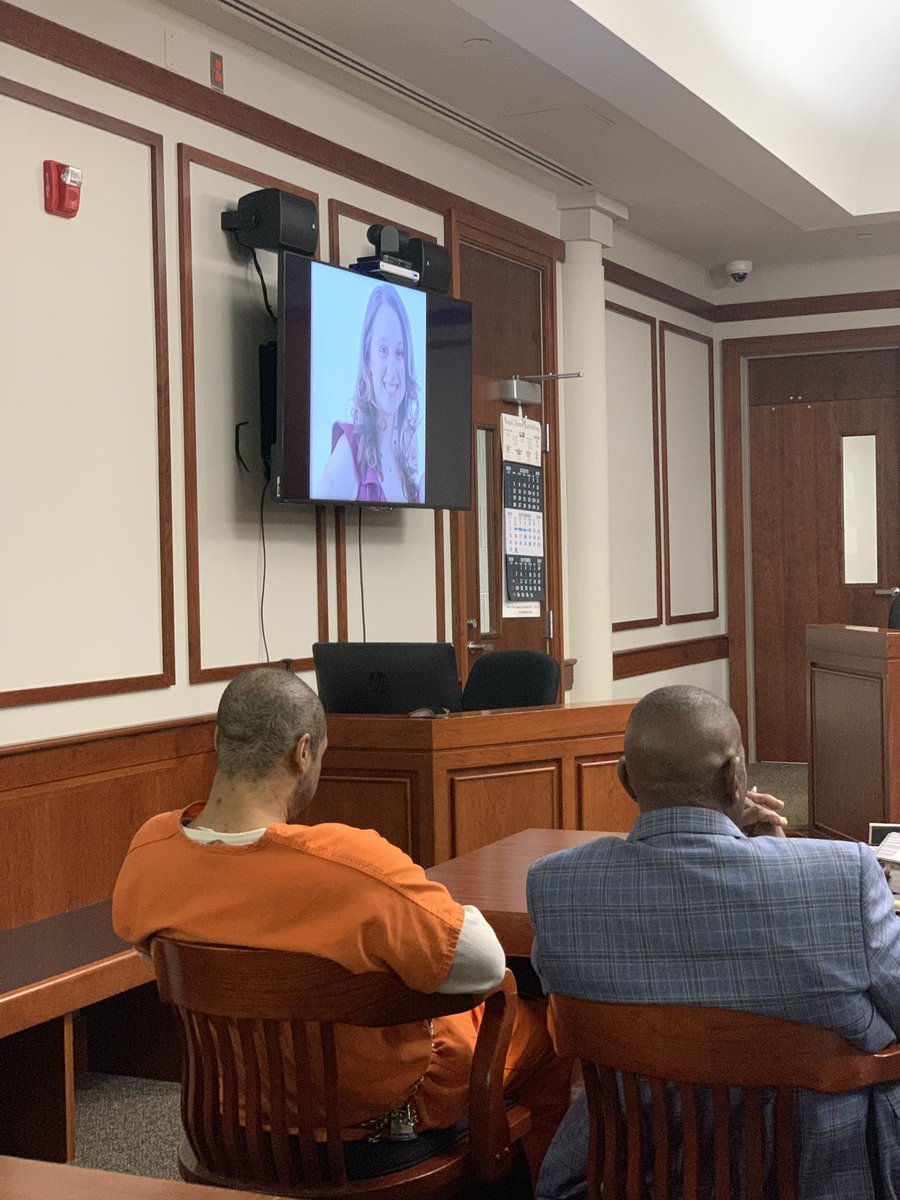 KarenDrewTV's tweet photo. Family pours out of courtroom reacting to judge saying Floyd Galllway WILL go to trial In the murder of Dani Stislicki โoverwhelming evidence โ was Introduced he stated @Local4News #finddani https://t.co/pgspAMI4SB