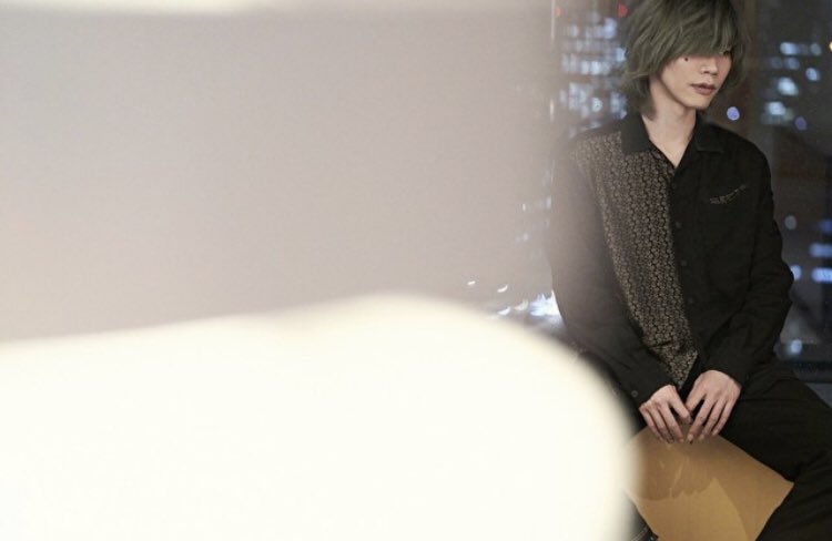 Hachihachi Sur Twitter 米津さんの髪色は何色なんだこれ 青ではないな 黒で短い方が好きだけど 長くて明るい髪型も似合うなぁ