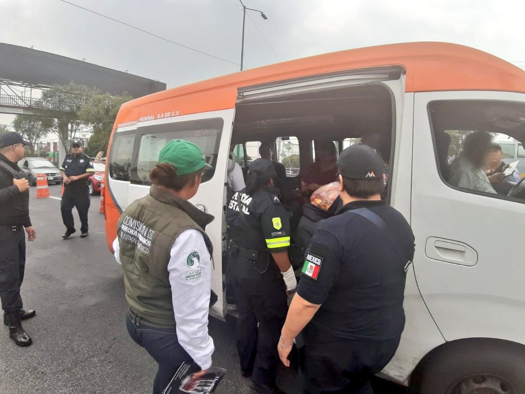 CODHEM's tweet photo. Derivado de estas acciones en las que intervino la Policía de Género de la @SS_Edomex, la @FiscaliaEdomex, el @INVEA_mex y el @CEMyBSedomex, se revisaron 141 unidades y se atendieron a mil 199 personas usuarias. #coDHemContigo https://t.co/Py0hHIp8XP