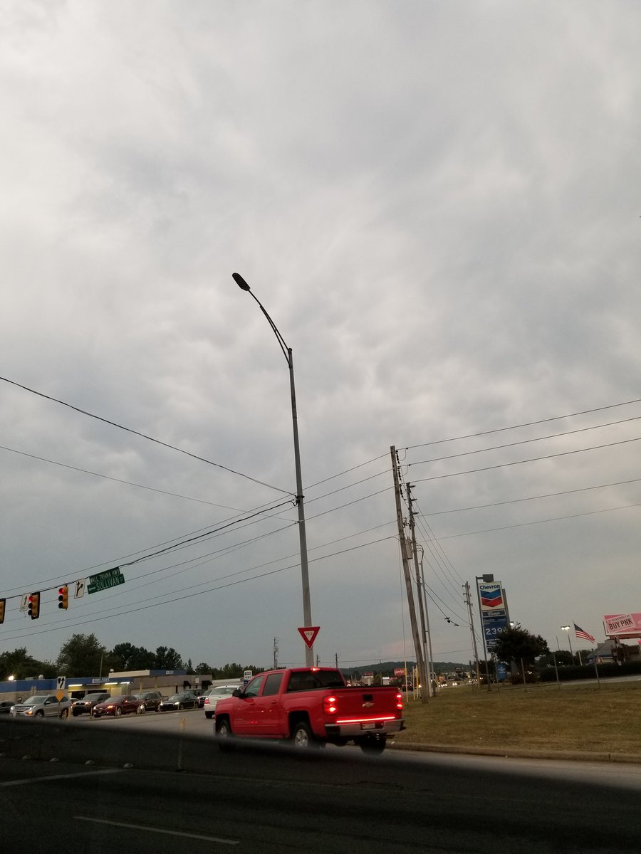 KelliGreyWX's tweet photo. A few @mammatusman clouds to finish off another day at #NWAS2019 https://t.co/UssH9GVc8Y