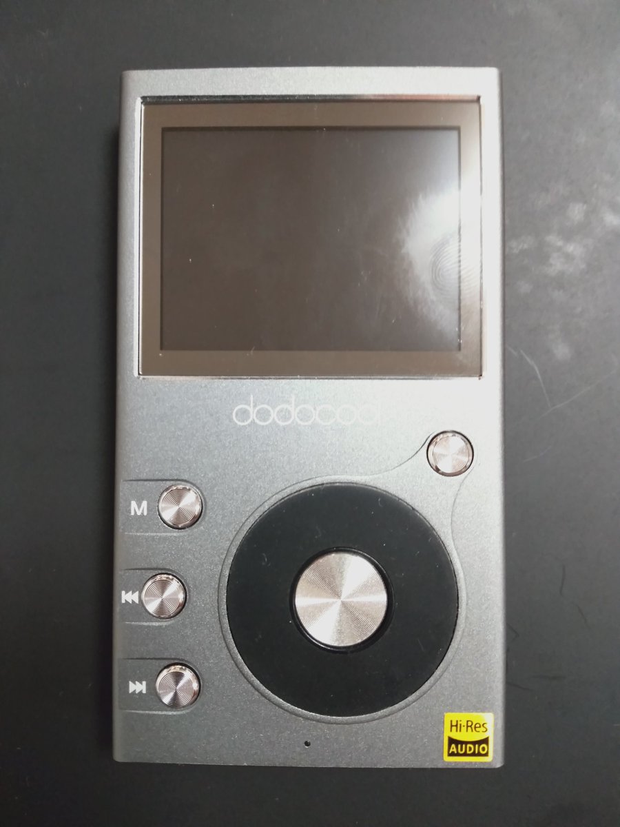 mr_gigio01's tweet image. 格安ハイレゾプレーヤーの #dodocool 
UIがダメダメ
でも音は意外に良く #FD01 を元気に鳴らしてくれるパワーをもつ
ですが最近イヤホン端子の調子が悪い
分解すると半田が浮いていたので半田を付け直す
これでしばらく様子を見よう
しかし、またすぐに壊れそう
一番力の加わるところの設計が悪い