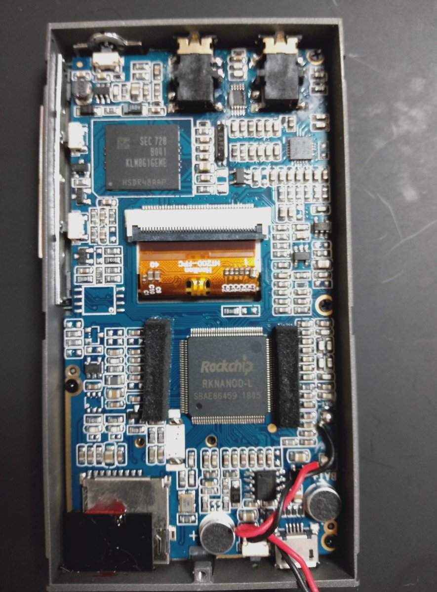 mr_gigio01's tweet image. 格安ハイレゾプレーヤーの #dodocool 
UIがダメダメ
でも音は意外に良く #FD01 を元気に鳴らしてくれるパワーをもつ
ですが最近イヤホン端子の調子が悪い
分解すると半田が浮いていたので半田を付け直す
これでしばらく様子を見よう
しかし、またすぐに壊れそう
一番力の加わるところの設計が悪い