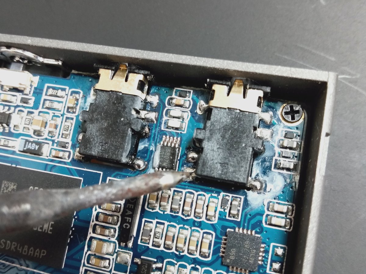 mr_gigio01's tweet image. 格安ハイレゾプレーヤーの #dodocool 
UIがダメダメ
でも音は意外に良く #FD01 を元気に鳴らしてくれるパワーをもつ
ですが最近イヤホン端子の調子が悪い
分解すると半田が浮いていたので半田を付け直す
これでしばらく様子を見よう
しかし、またすぐに壊れそう
一番力の加わるところの設計が悪い