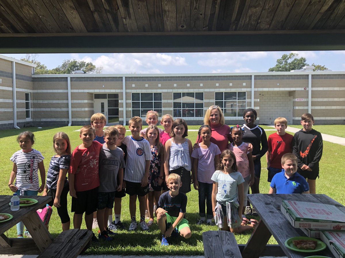 MBE_Seahawks's tweet photo. Our Seahawks had a great time at their Summer Reading celebration today! #SeahawksRead #HCSLibraryMedia https://t.co/zDYbYlkWoA