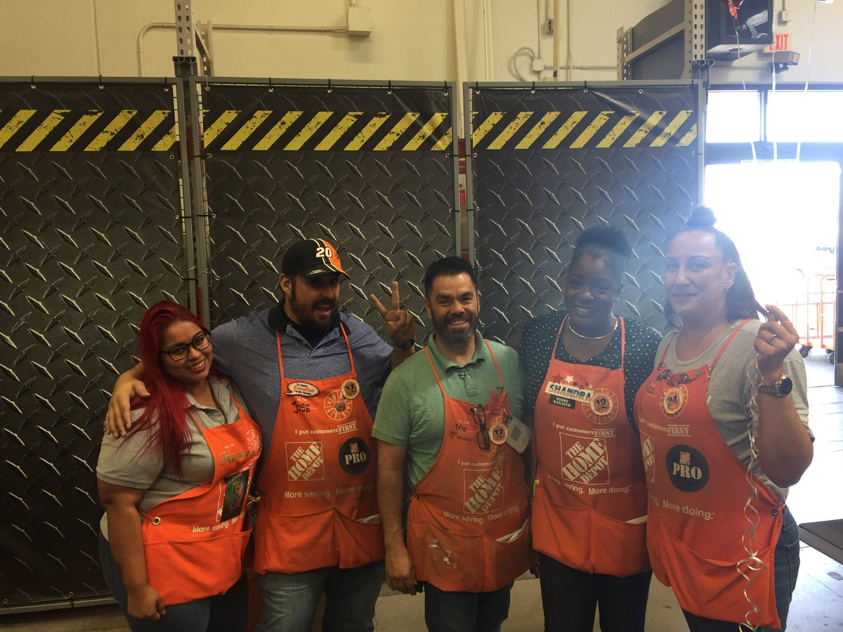 Celebrating a huge milestone for Leslie. @shandra_hunt @thdsaltarelli <a href="/TonjaBarnicle/">Tonja Barnicle</a>