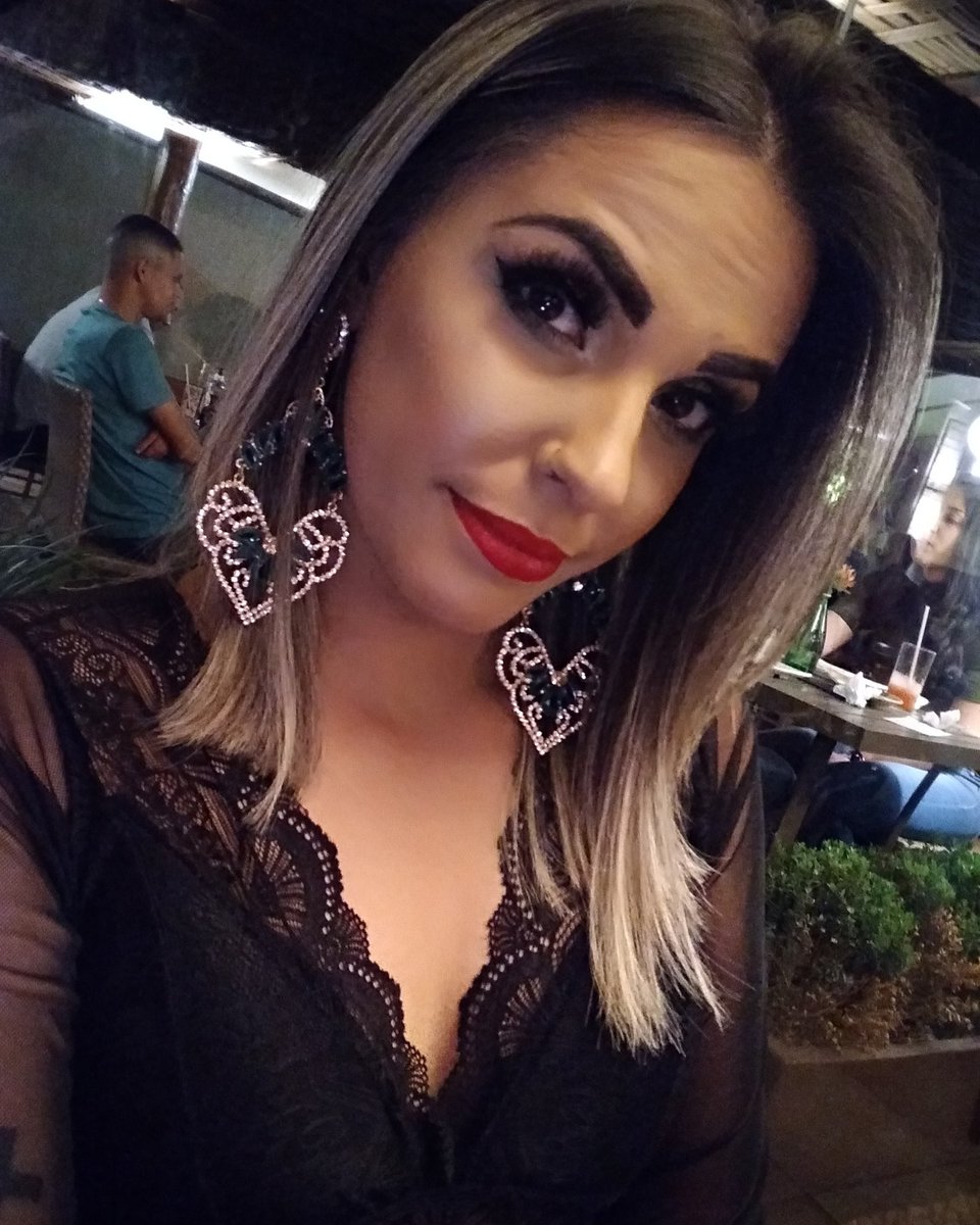 pamluiza1's tweet photo. Bonito mesmo, é quando a beleza do coração transparece no rosto. ♥️
.
.
E essa make 😍 eu que fiz 👏
.
#fdstop #noiteperfeita #noitedejapa #descansomerecido https://t.co/Tcy6IyEDMU