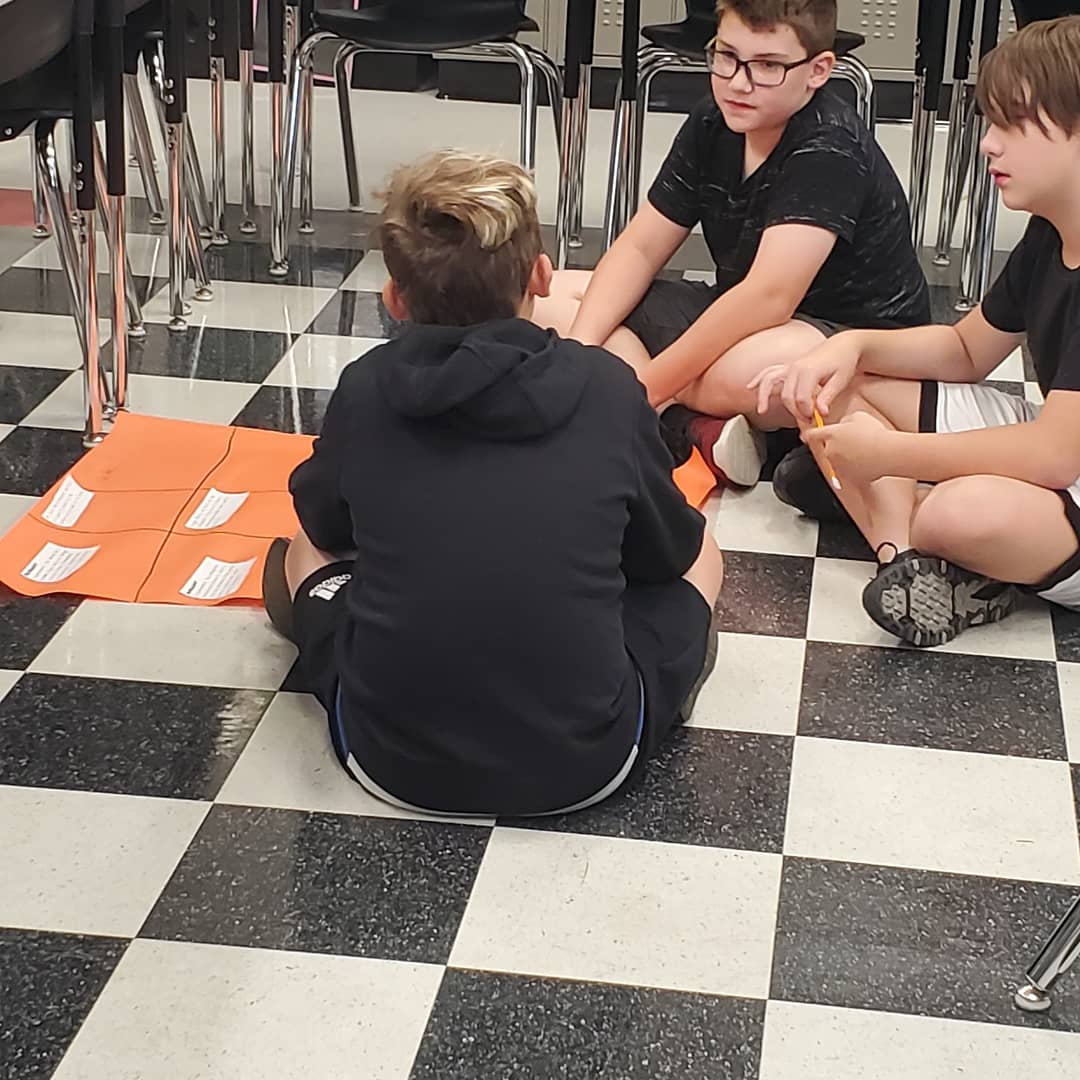 mcneillLitcoach's tweet photo. Ss worked jointly to generate ideas for changing the field for narrative writing. Listen to these conversations! #jpa @CLASE_UGA #dogpackpride @rmsdogpack https://t.co/h9VLeNP2A8