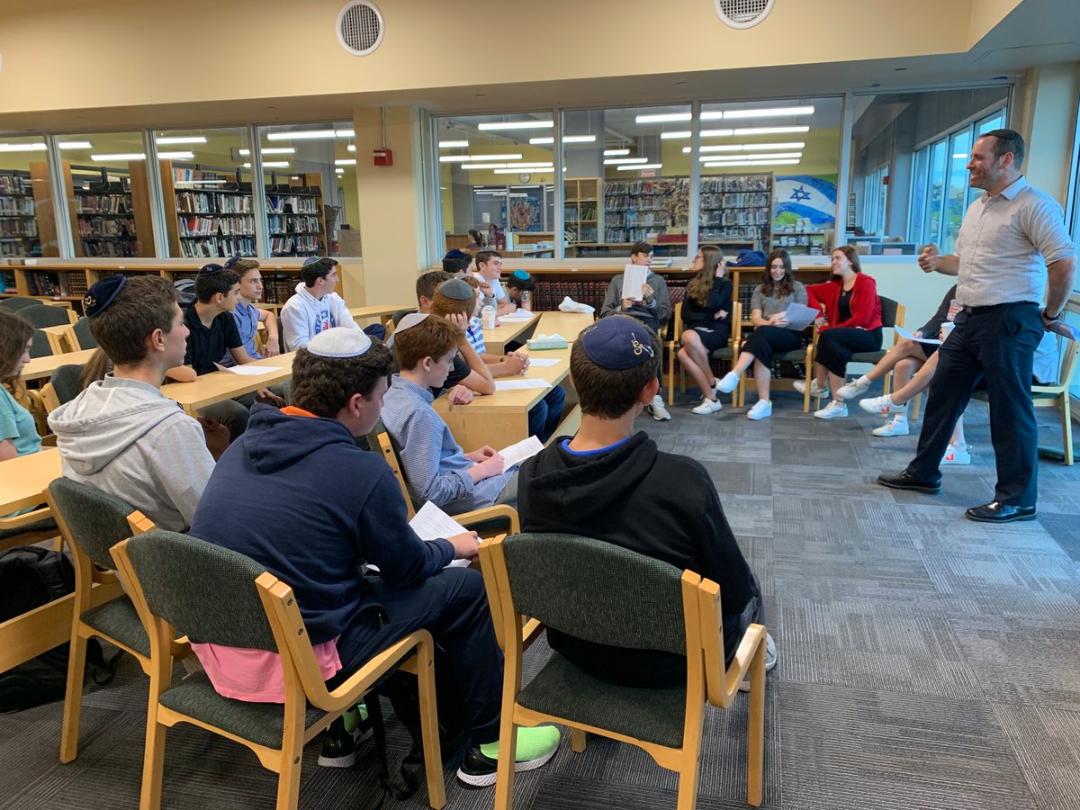 SARHighSchool's tweet photo. Tonight's afterschool learning featured the Brachot Chaburah with Rabbi Harcsztark and ITIM with Rabbi D. Kroll. 200 students have already participated in our afterschool co-curricular Torah learning programs. #sar5780 #stingnation #sarhs #itswhoyoubecome https://t.co/Yev25oCusg