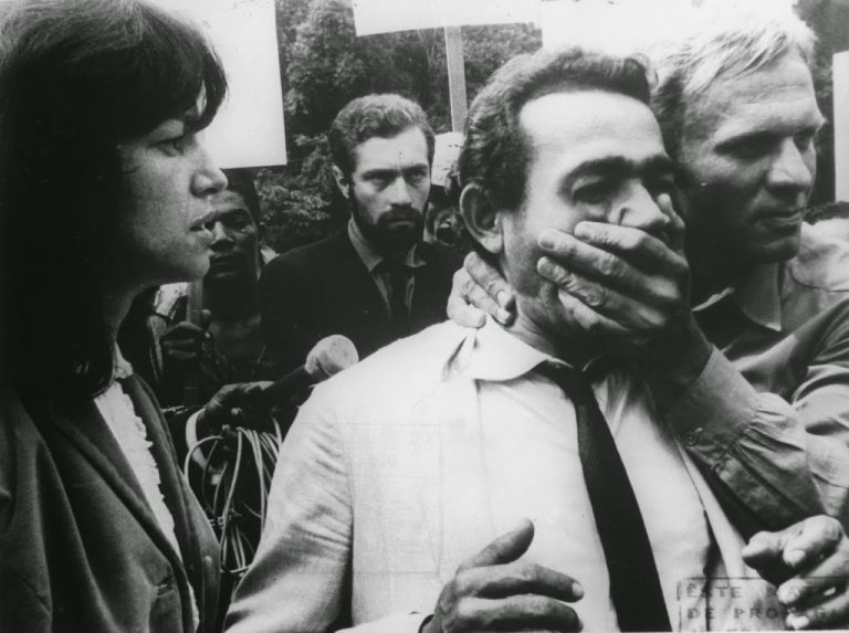 luisnassif's tweet photo. Itamaraty não reconhece existência de Golpe de 64 e cria constrangimento na ONU - Durante reunião em Genebra, governo Bolsonaro voltou a se recusar reconhecer a existência de regime militar; Relator da ONU fala em "volta à Idade Média"
https://t.co/puHFgEX1zg https://t.co/cMdAA2Hyax