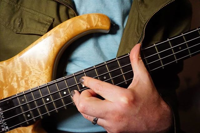 solobasssteve's tweet photo. The 2nd bass book I ever bought was a #JonasHellborg book called Chord Bassics. Back in the 80s, it set me on a path to explore my beloved instrument in uncommon ways, and introduced me to this thumb-fretting technique. 30 years on I still learn new thin… https://t.co/2wiL1RnQEV https://t.co/PUPN6bfJQq